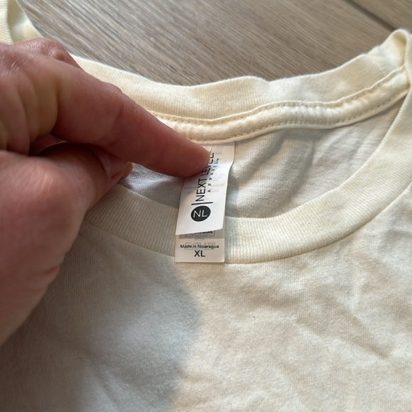 Hawaiian Tropics Graphic T-Shirt - Picture 5 of 5